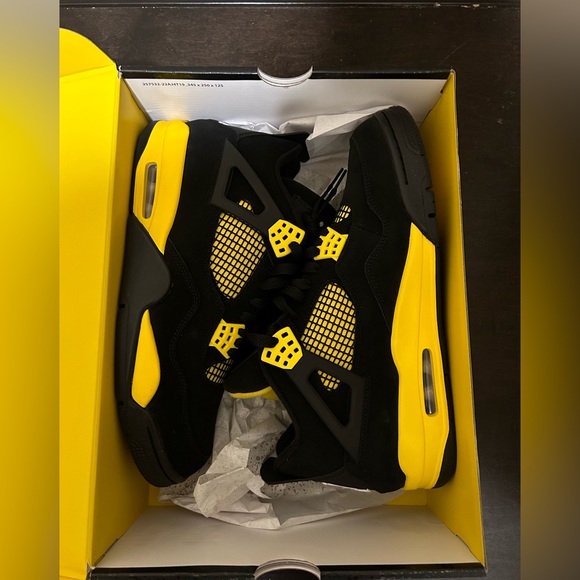 Jordan 4 Retro Thunder main image 4